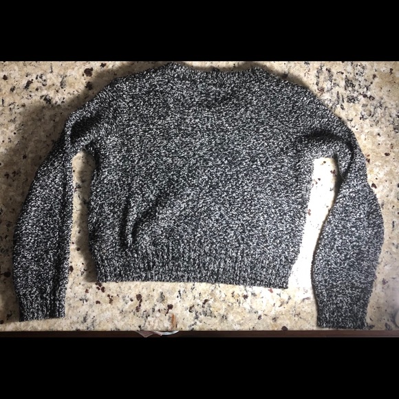 Cute Divided Sweater - Picture 2 of 4